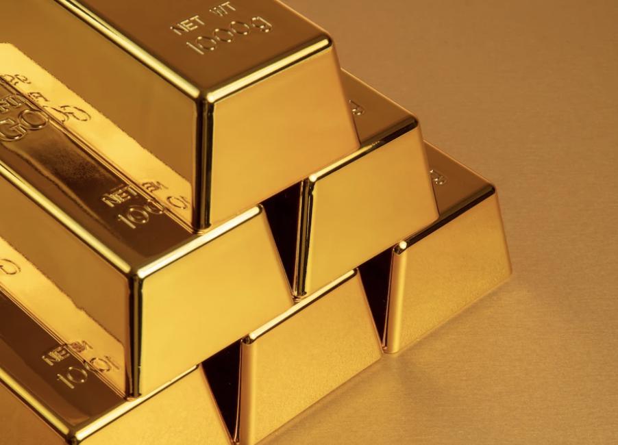 https://www.freepik.com/free-photo/high-angle-aesthetic-wallpaper-with-gold-bars_33754582.htm#query=gold%20bar&position=1&from_view=search&track=sph